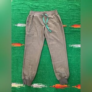 Figs Technical Scrubs-Gray -SZ S
Waist 14”
Inseam 28”
Drawstring